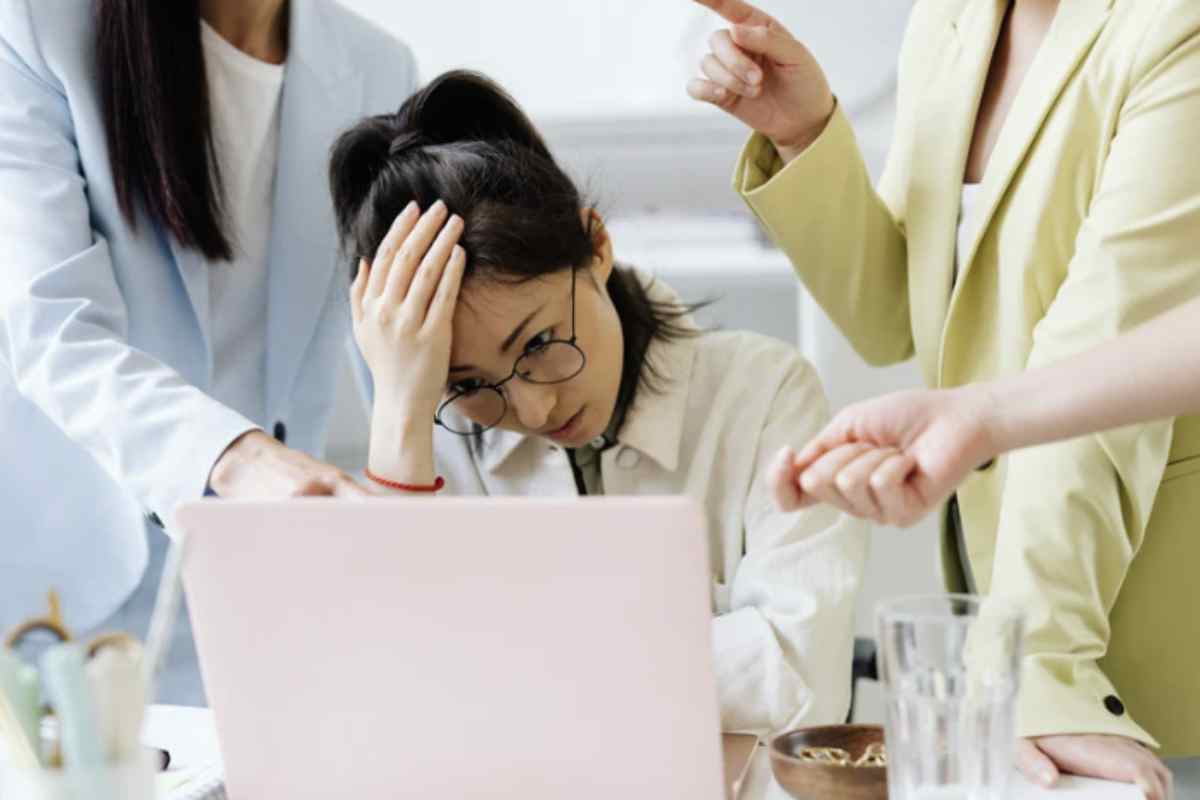Donna lavoro stress Uno dei punti di forza evidenziati dai ricercatori è la convenienza economica del tatuaggio elettronico rispetto ai tradizionali sistemi EEG.