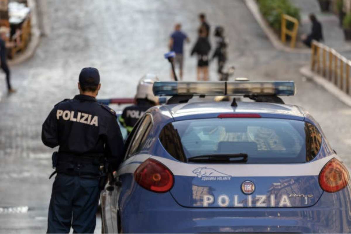 Polizia In caso di controllo da parte di agenti di pubblica sicurezza, è importante seguire alcune semplici regole per evitare sanzioni o complicazioni