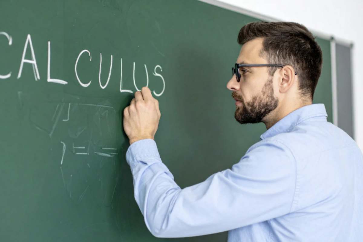 Prof euro Dopo anni di riforme e di variazioni nei finanziamenti pubblici, le retribuzioni degli accademici di ruolo e non di ruolo riflettono ancora una complessità