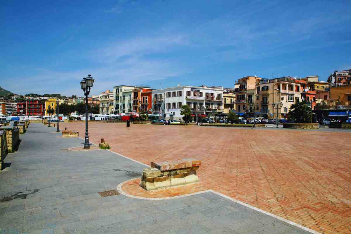 pozzuoli i comuni dove la vitaè più conveniente in provincia di napoli
