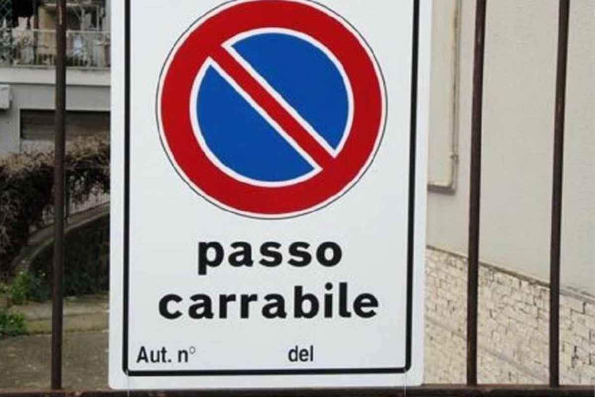 si può parcheggiare davanti al proprio passo carrabile?