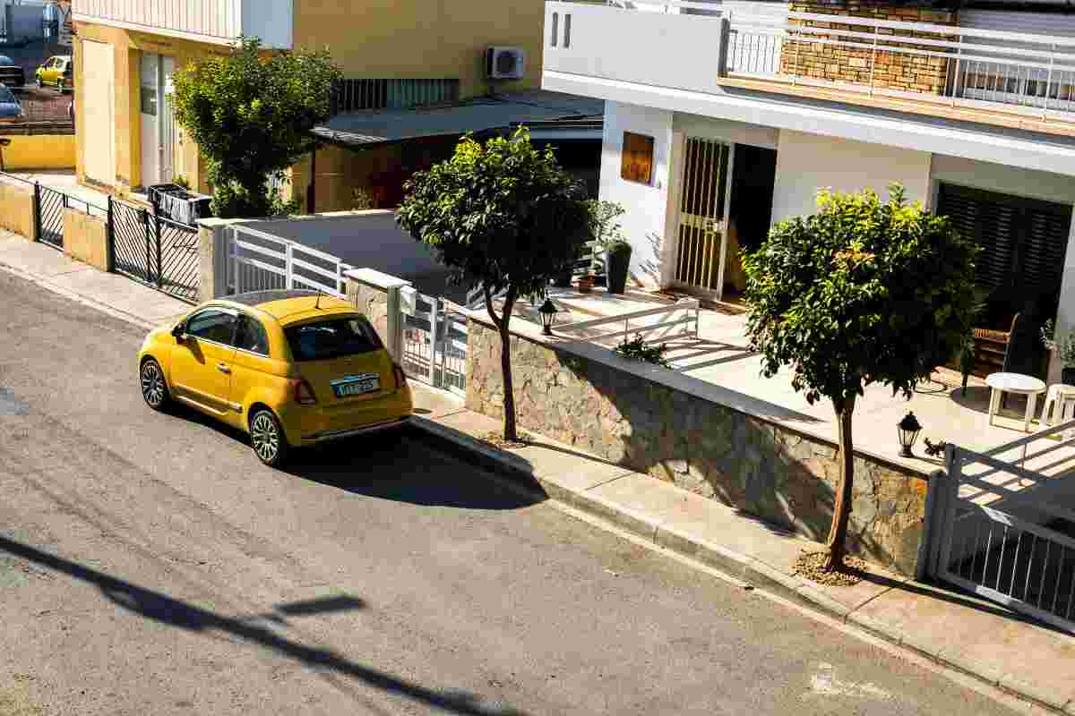 macchina pacheggiata casa sostare davanti al proprio passo carrabile è vietato