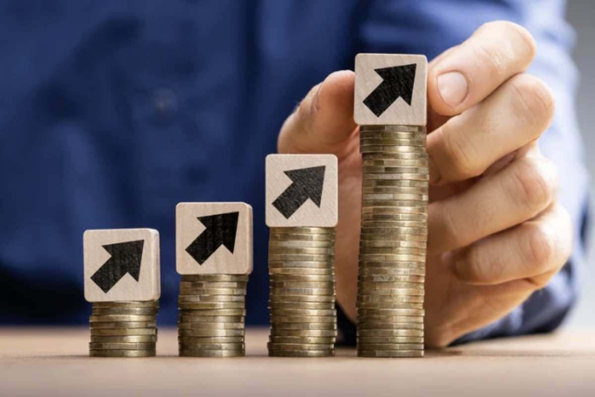 L’ultimo triennio contrattuale 2022-2024, infatti, si è chiuso con un accordo che – oltre a migliorare gli stipendi – prevede anche l’adeguamento