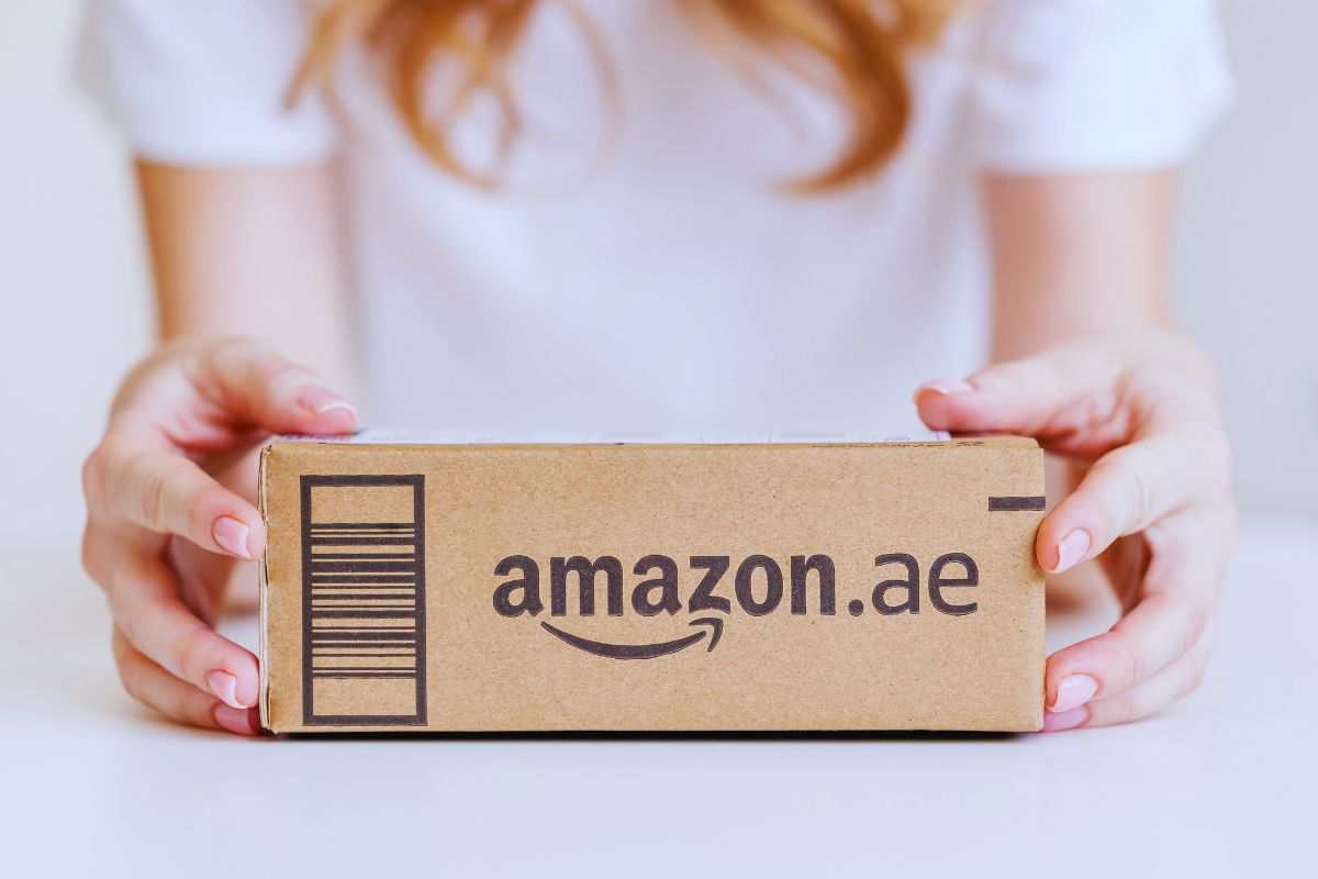 amazon pacco donna acquisti online: amazon cambia i tempi per i resi