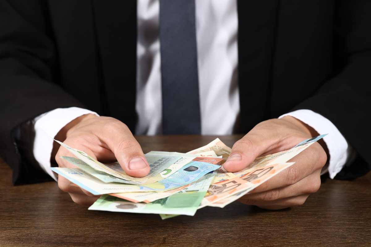 contanti Posso chiedere il pagamento dello stipendio in contanti?